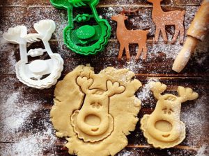 Rudolph_the_Reindeer_Cookie_Cutter_2_preview_featured (1)